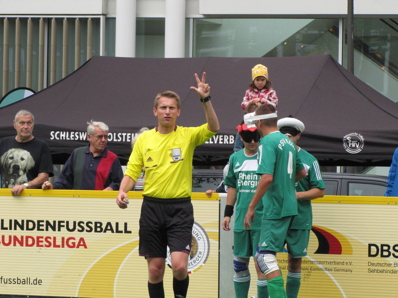 Schiedsrichter Niels Haupt beim DBFL-Spieltag in Lübeck 2014