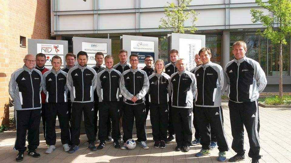 Schiedsrichter Gruppenfoto am ende des Lehrgangs