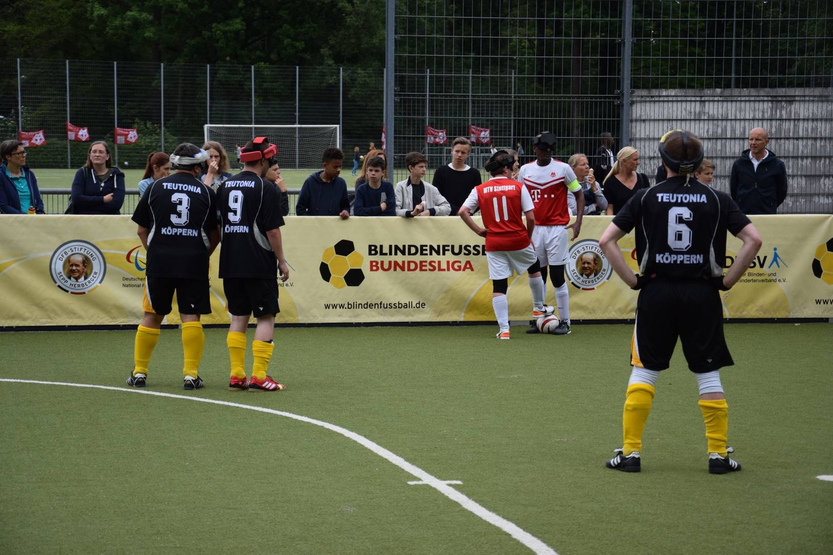Köln/Köppern in der Defensive