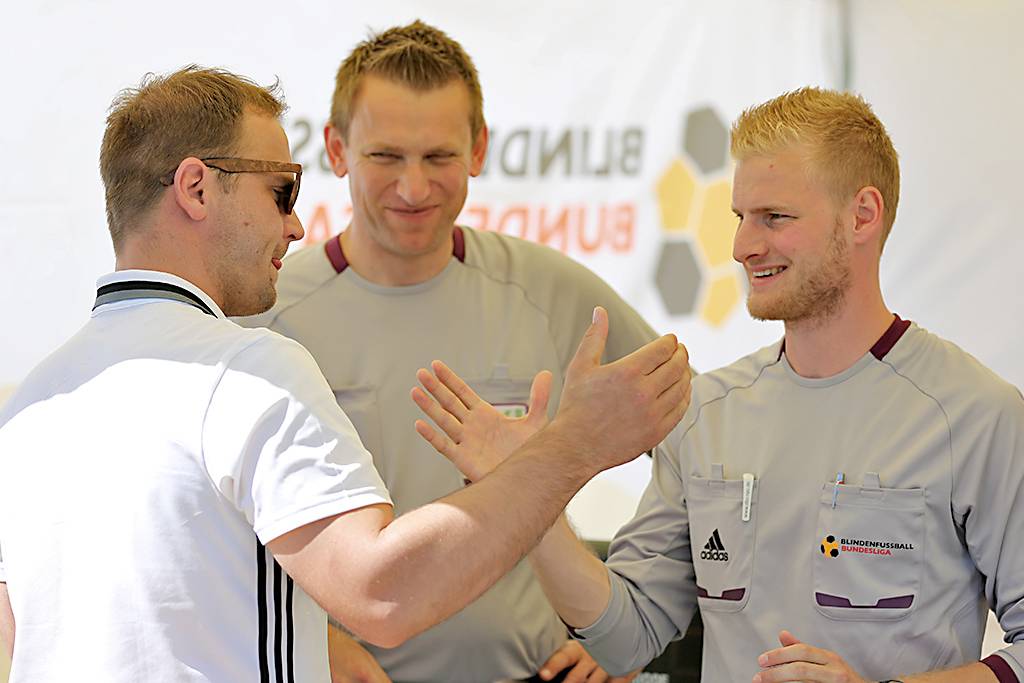 Blindenfußball-Schiedsrichter stimmen sich auf die kommende Saison ein