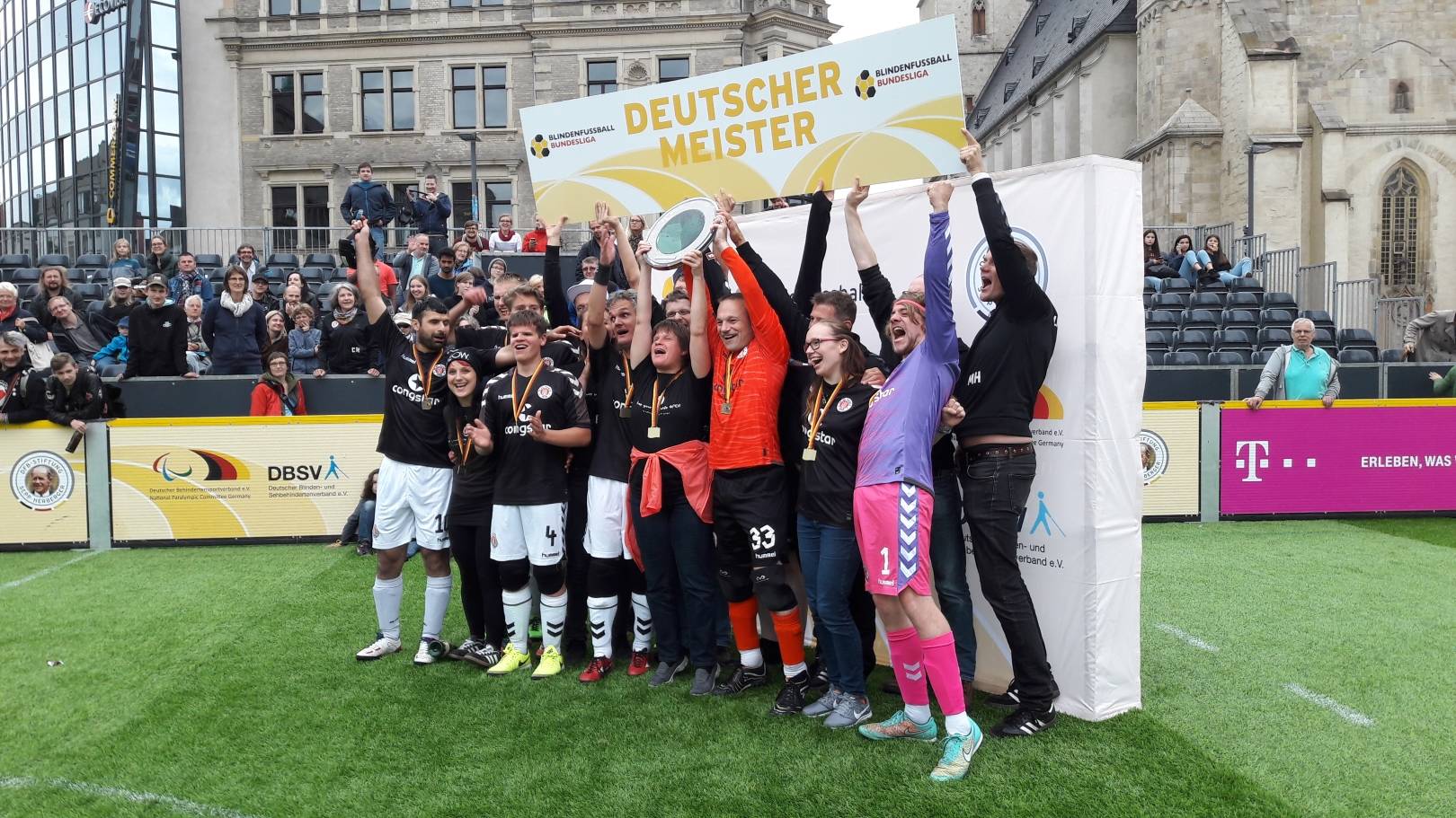 Unbändige Freude bei St. Pauli