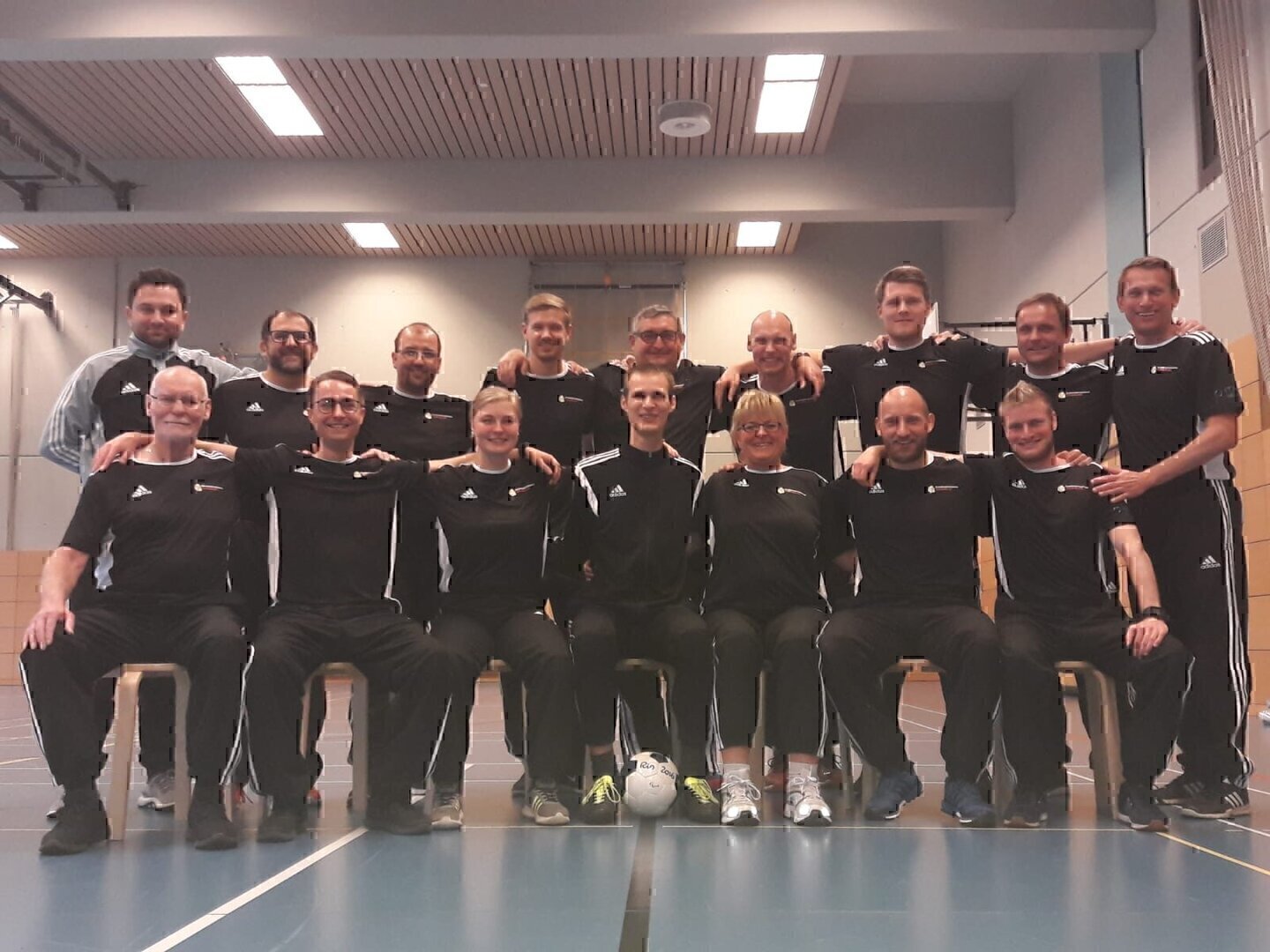 16 Blindenfußball-Schiedsrichter unterzogen sich in Hannover einem Leistungstest.