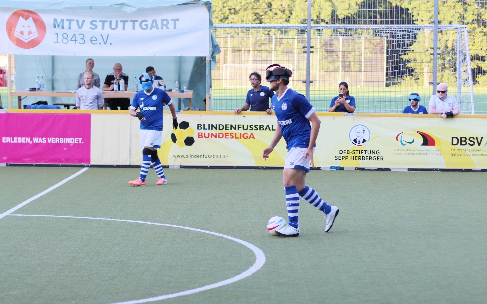 Im Angriff bemüht: Hasan Koparan versuchte offensiv Akzente zu setzen, im Bild startet er ein Dribbling über die Mittellinie, Foto: Felix Amrhein.