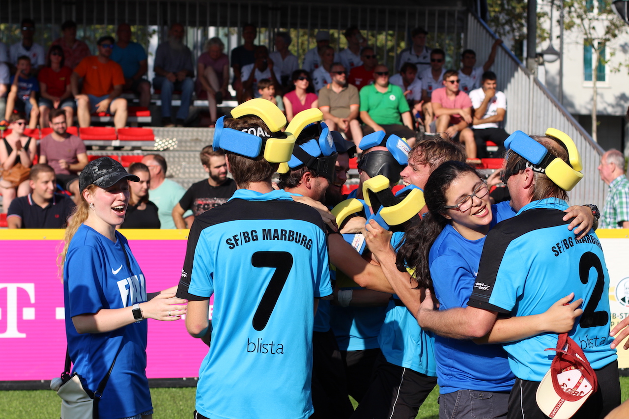 Die SF BG Blista aus Marburg will in diesem Jahr häufig jubeln. Der Auftaktspieltag wäre sogar ihr Heimspieltag gewesen, doch dann kam es ganz anders. Foto: Florian Eib.