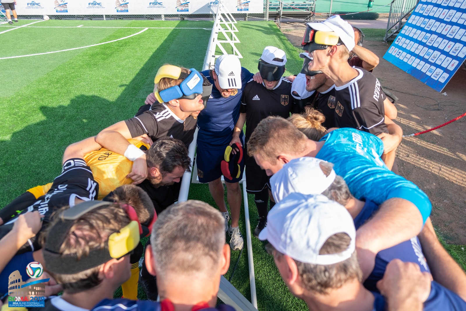 Die deutsche Mannschaft schwört sich nochmals ein gegen England: Foto: Simone Forzan, FISPIC