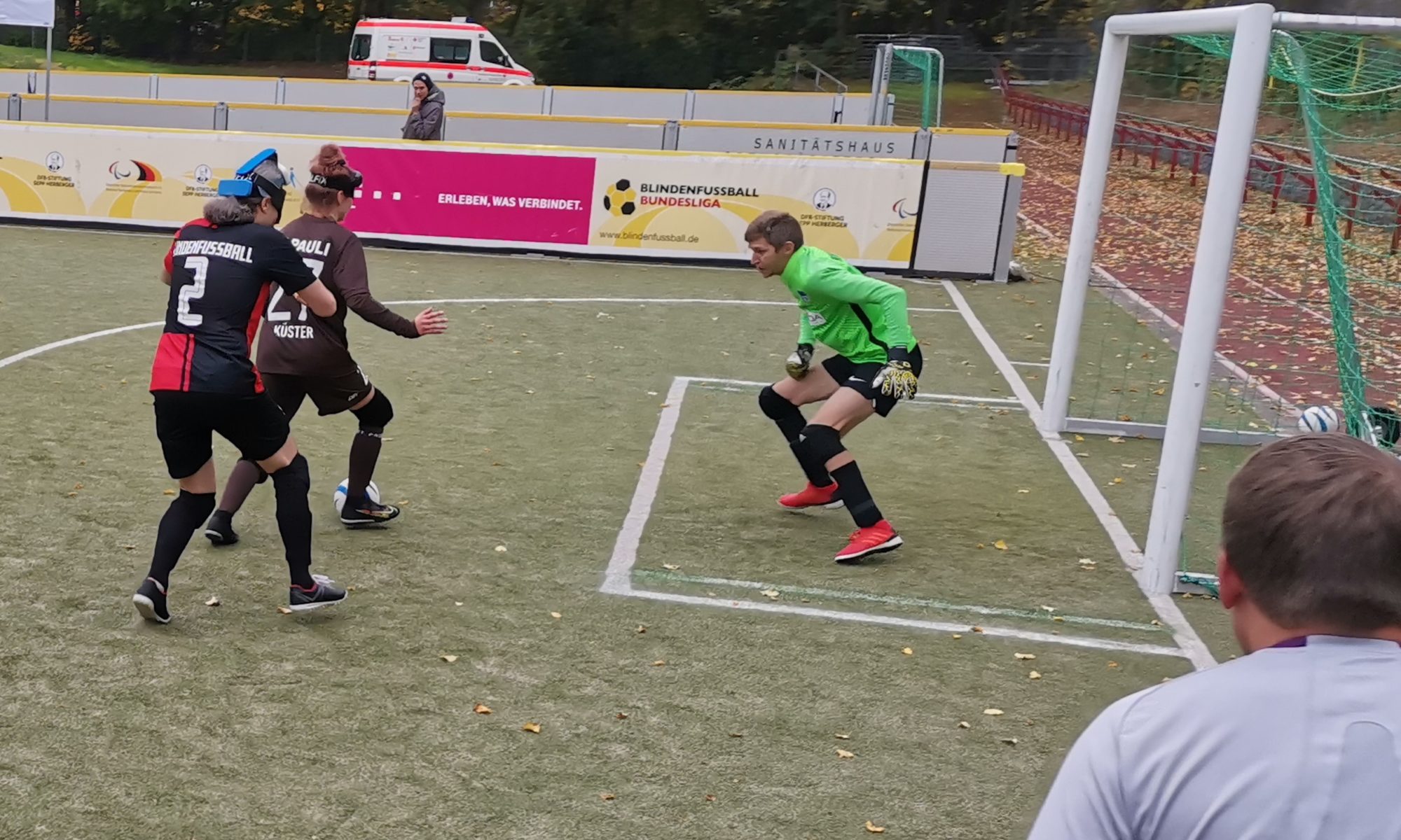 St. Paulis Thoya Küster verpasste ihren ersten Treffer in der Blindenfußball-Bundesliga nur knapp..